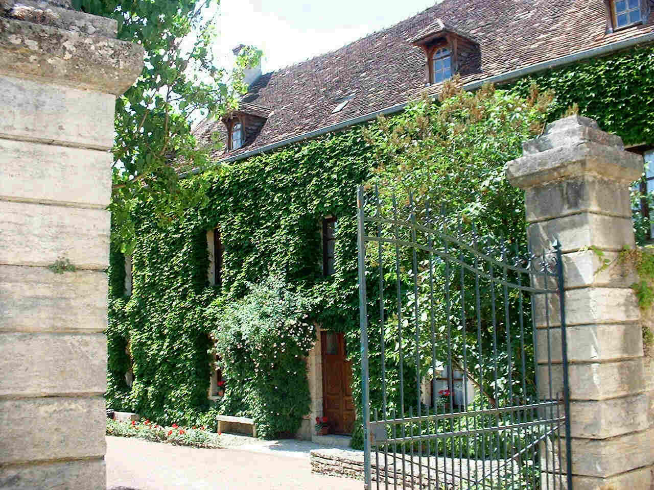 Ivy-covered house, Fontaine-Francaise