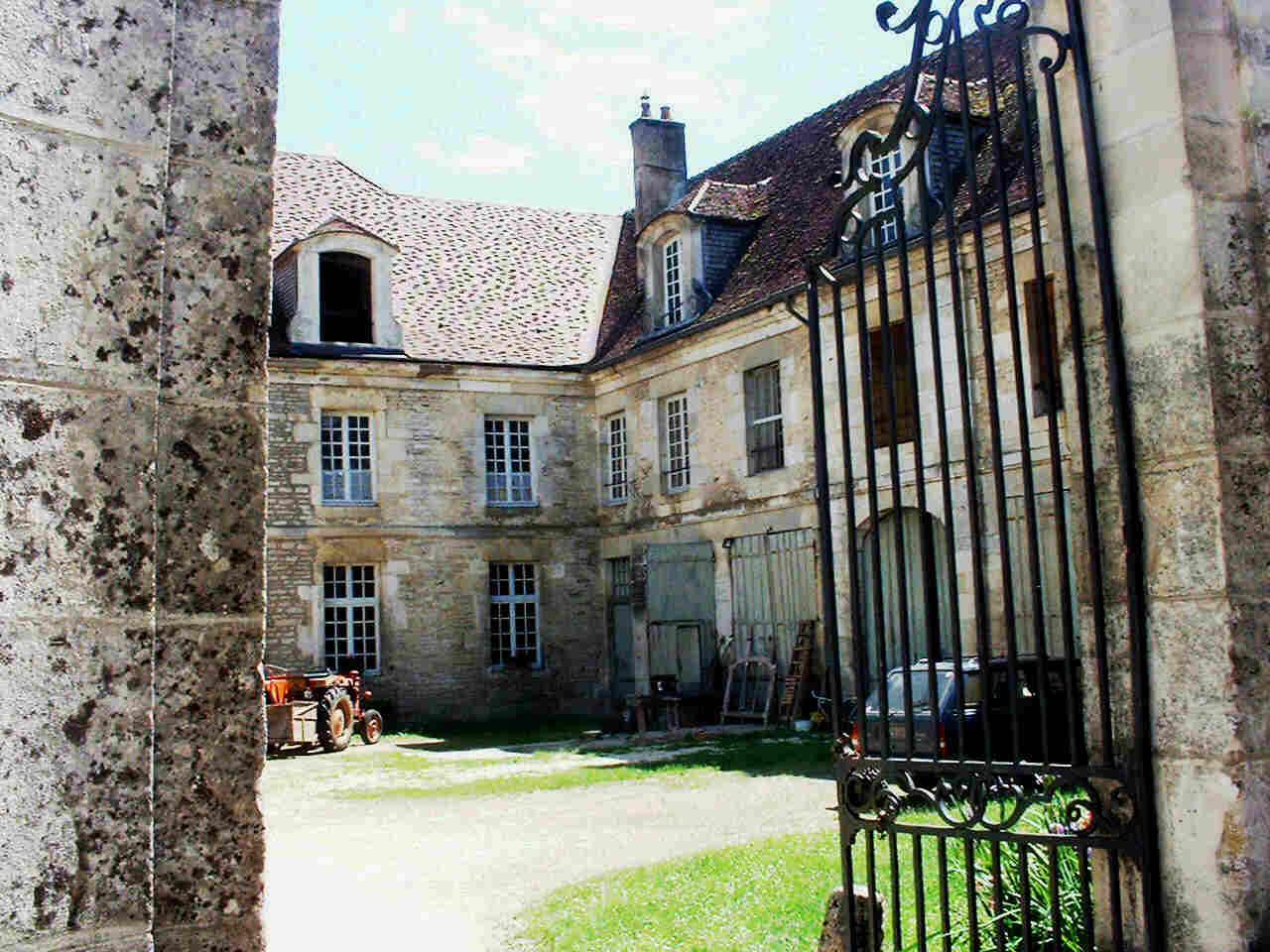 Old home, Fontaine-Francaise