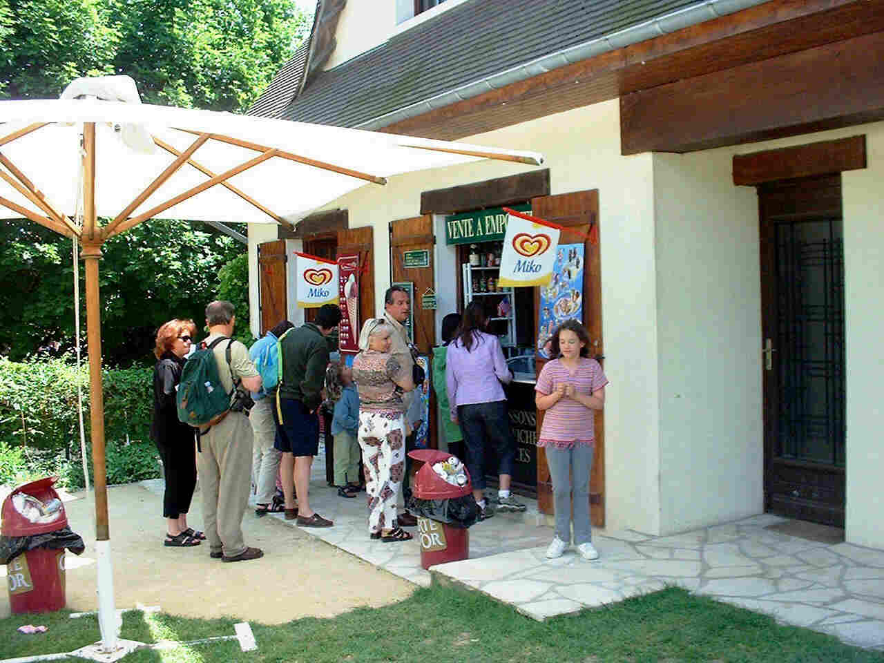 Take-out stand, Monet's Garden