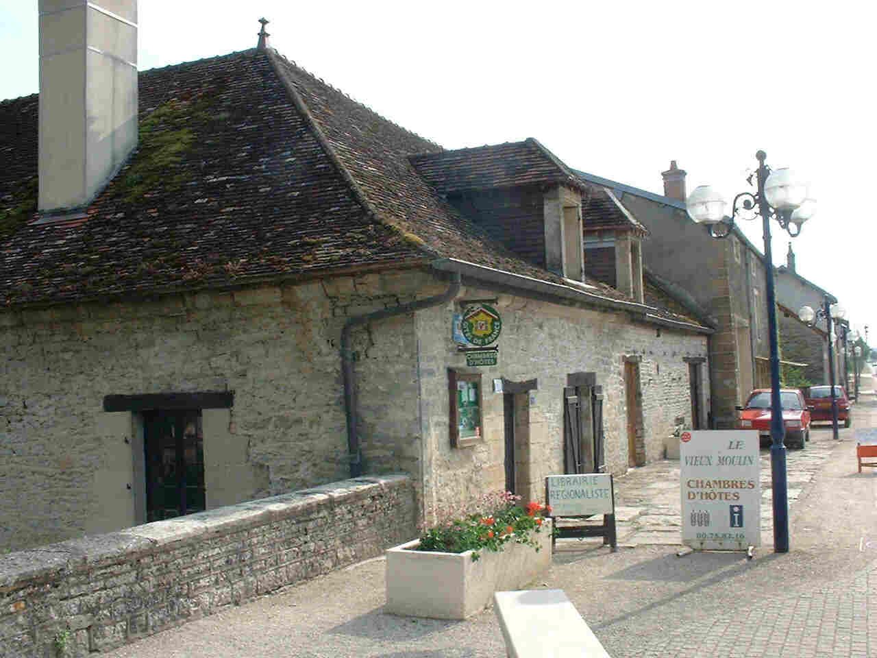Le Vieux Moulin from the road