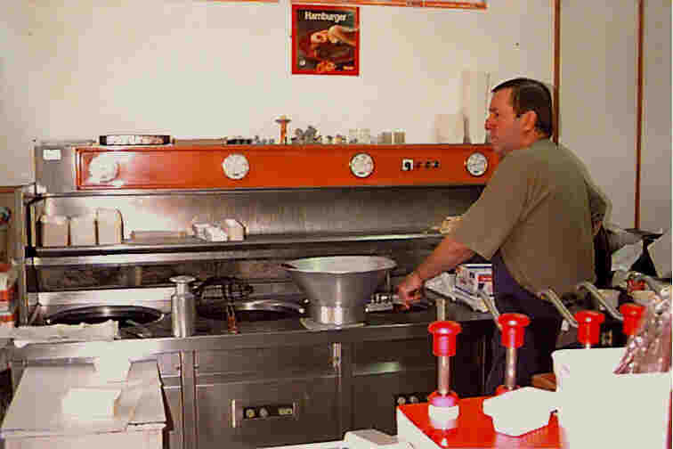 Proprietor of the friterie in La Hulpe