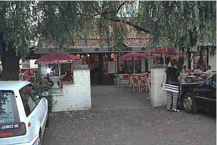 Patio dining restaurant in Waterloo