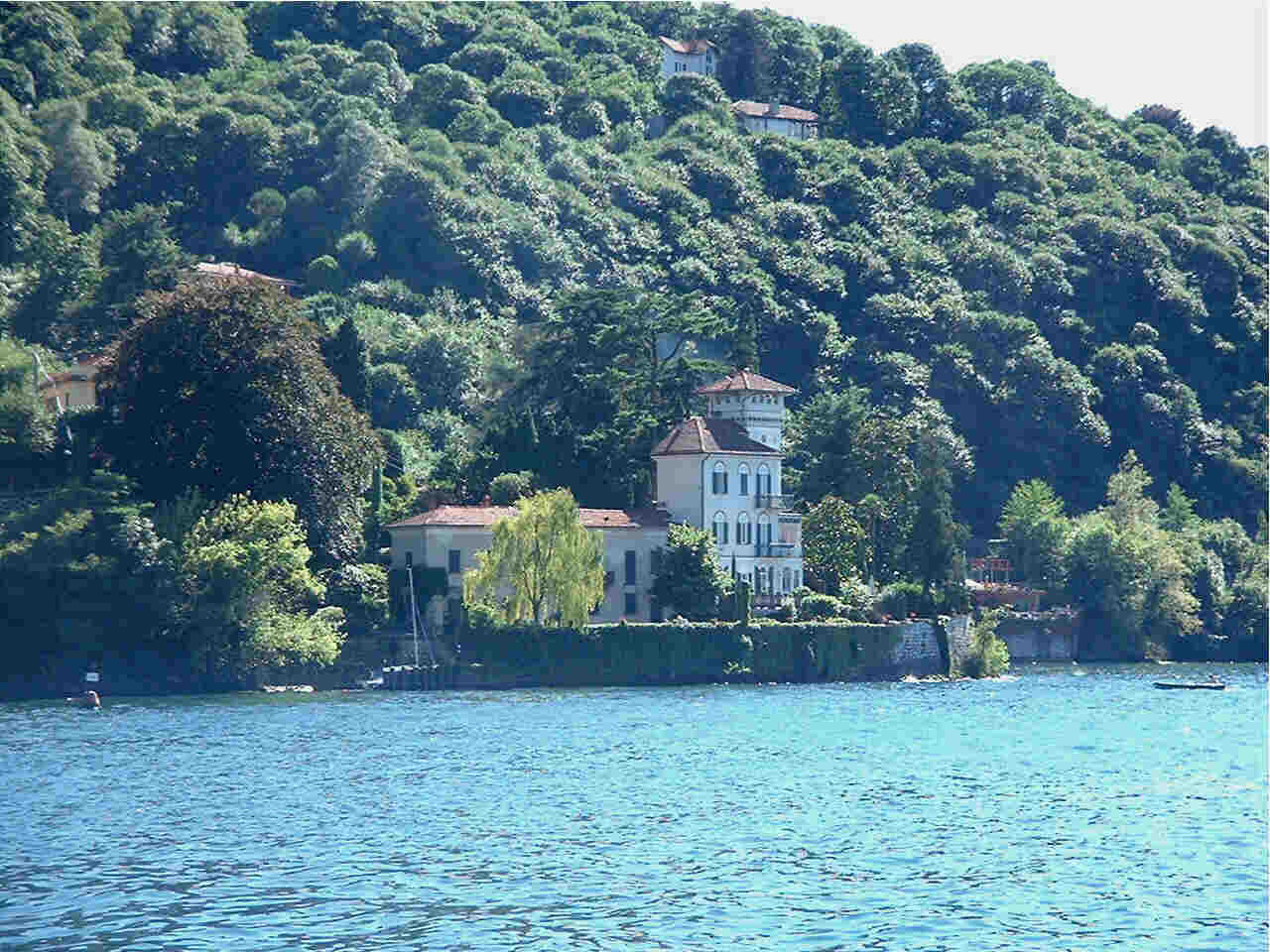 Lakeside villa outside Levano
